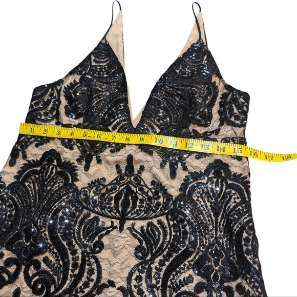 Elegant Black Lace Dress - Picture 10 of 10